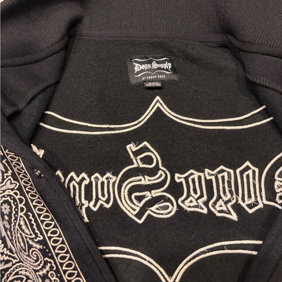 Snoop Dogg “Dogg Supply” Black and Cream Patterned light weight Jacket - Picture 3 of 6